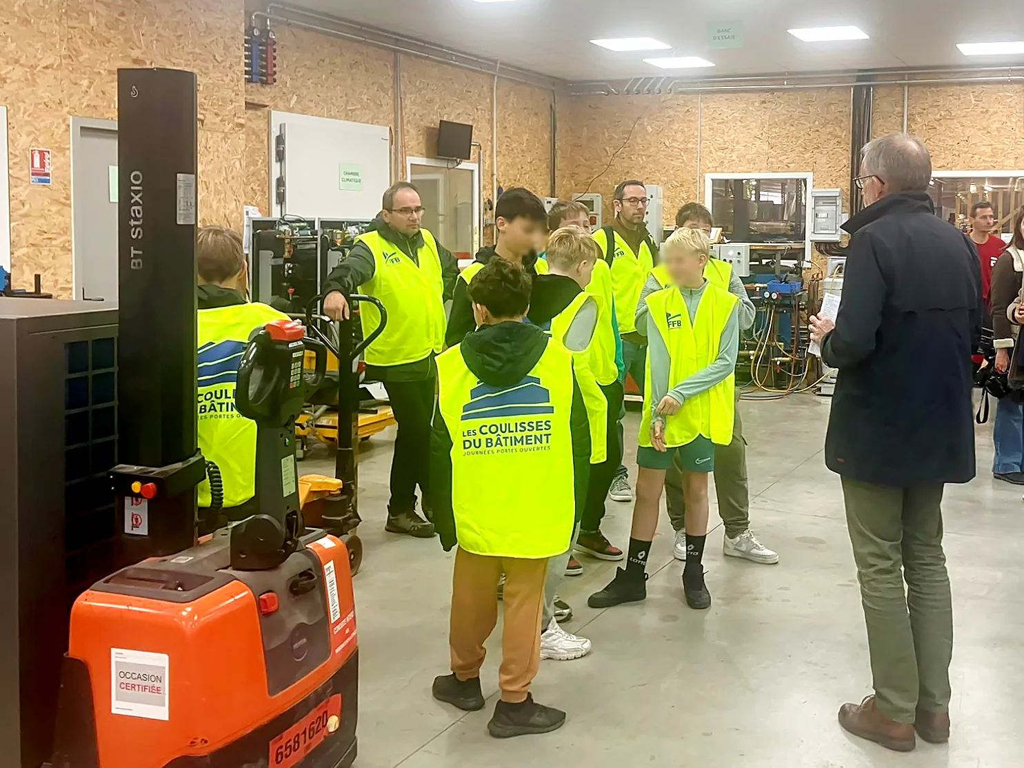 Les collégiens visitent VIVRECO et la construction des pompes à chaleur